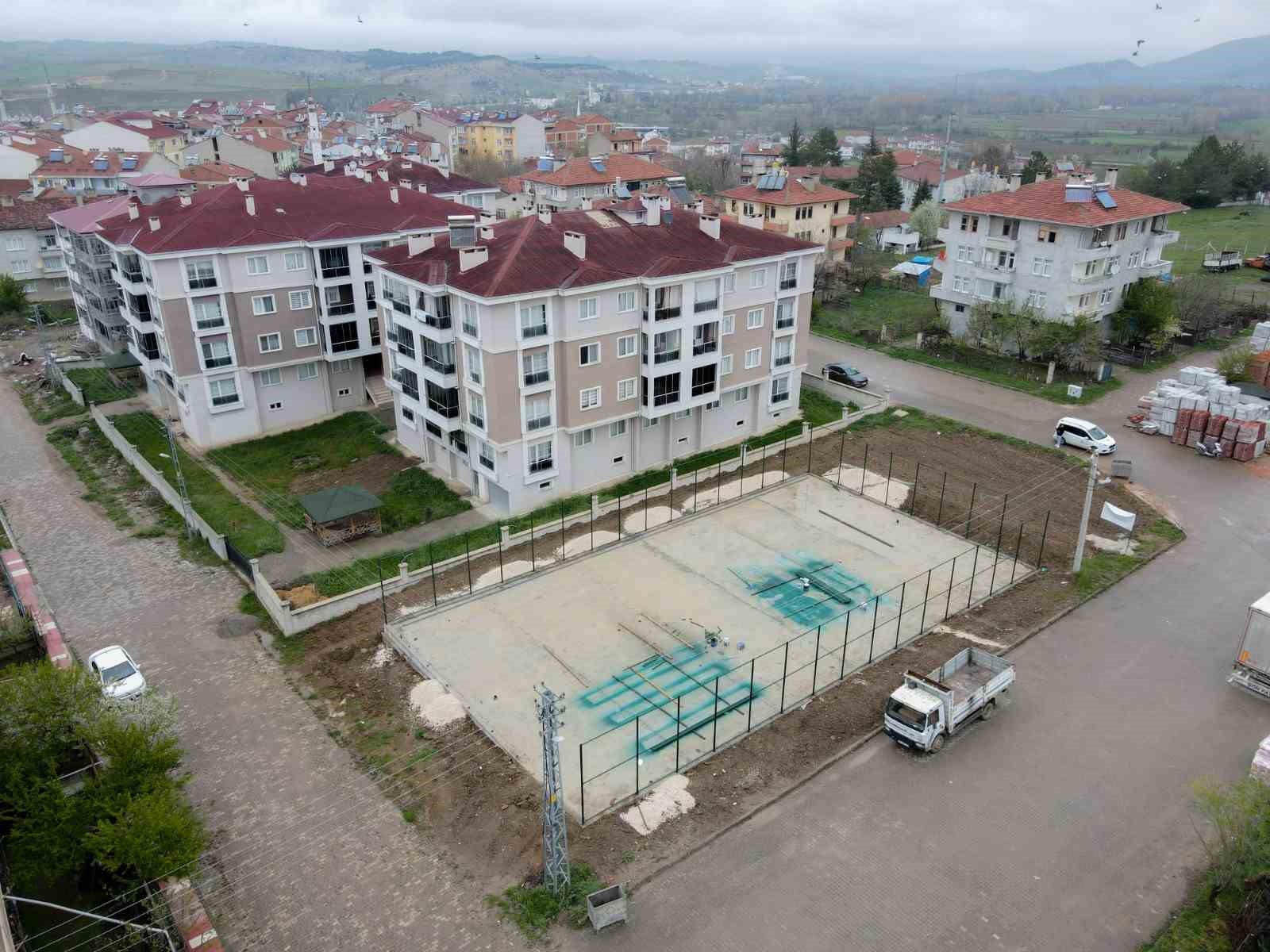 Taşköprü’ye yeni basketbol ve voleybol sahaları kazandırılıyor