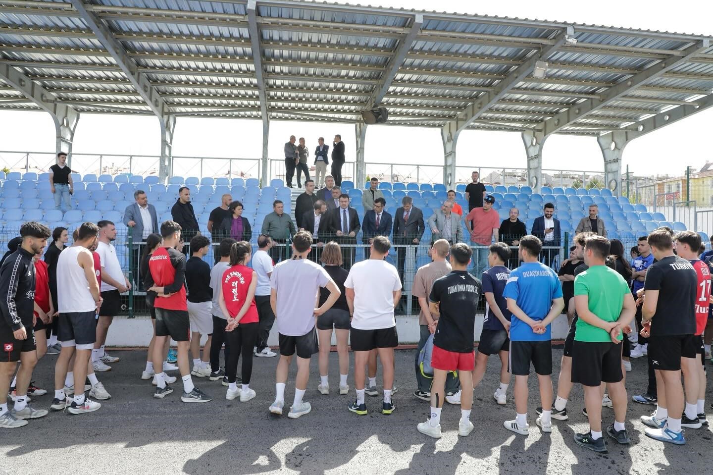 Vali Musa Işın, DPÜ Spor Bilimleri Fakültesi öğrencilerine başarılar diledi