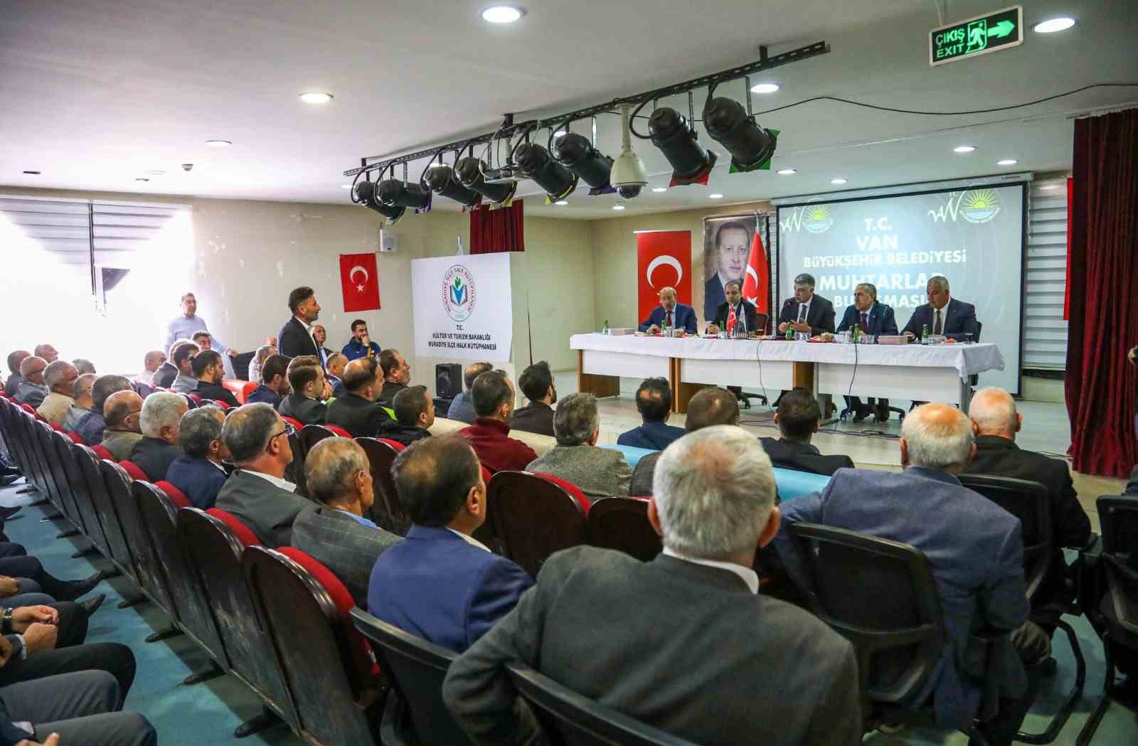 Van Büyükşehir Belediyesinden mahalle muhtarları toplantısı
