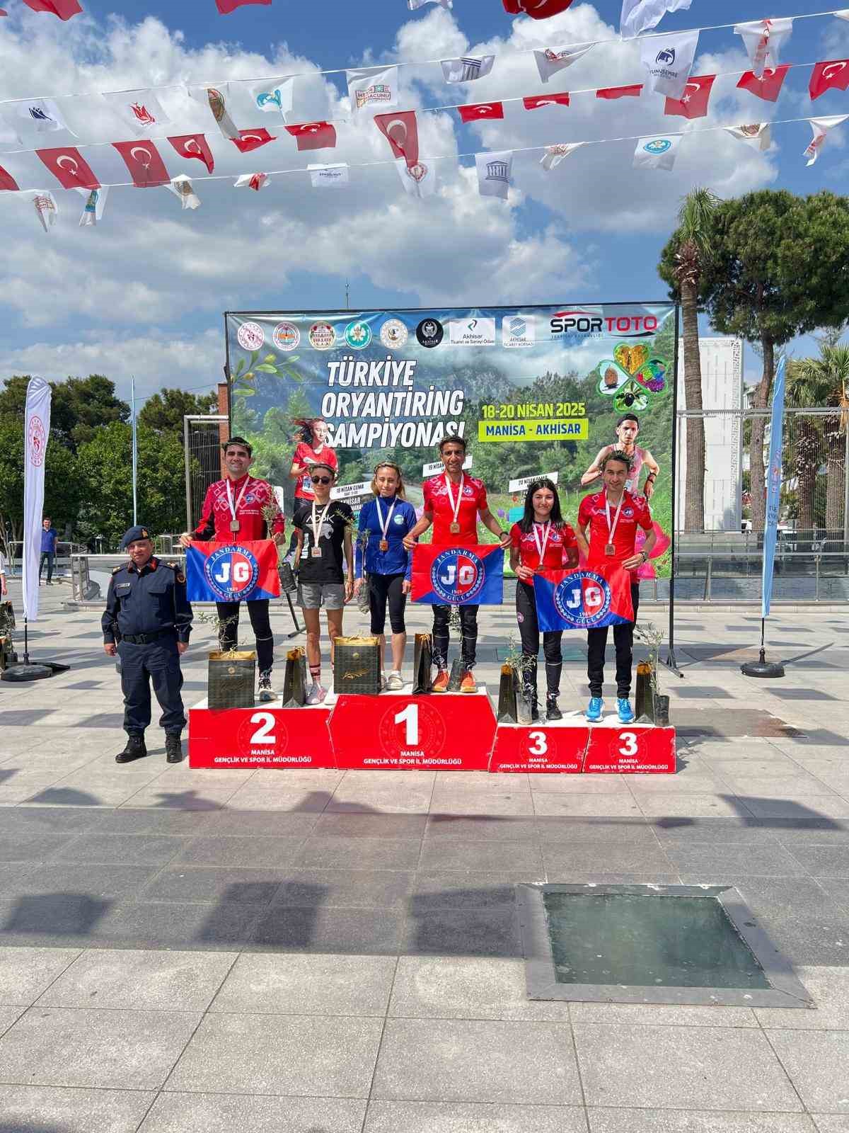 Jandarma Gücü Oryantiring Elit Takımı, erkeklerde ve kadınlarda Türkiye şampiyonu oldu