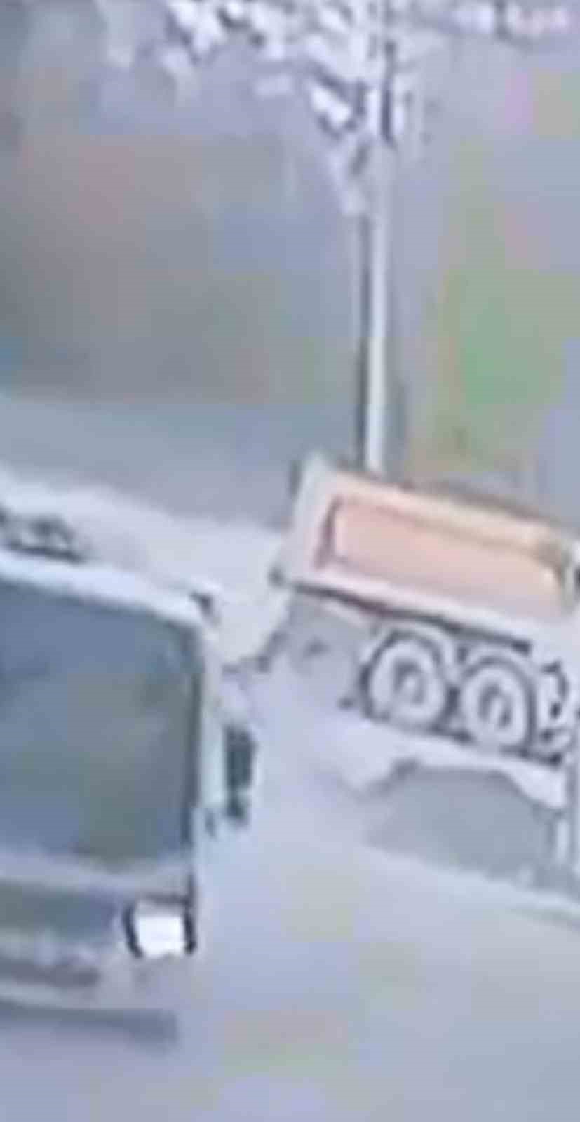 Önce yol kenarındaki kadına, sonra başka araçlara çarptı