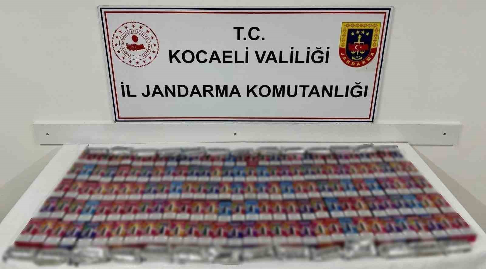 Piyasa değeri yaklaşık 800 bin TL olan makaron ve elektronik sigara ele geçirildi