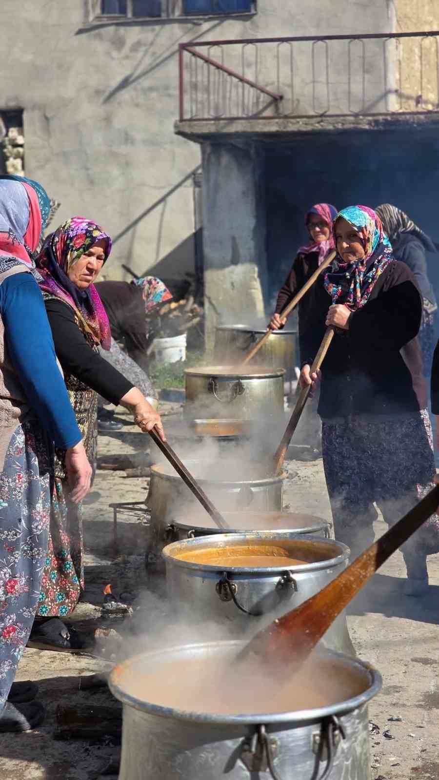 672 yıllık tarifle yılda 1 kez yapılıyor...Herkes o köye akın etti