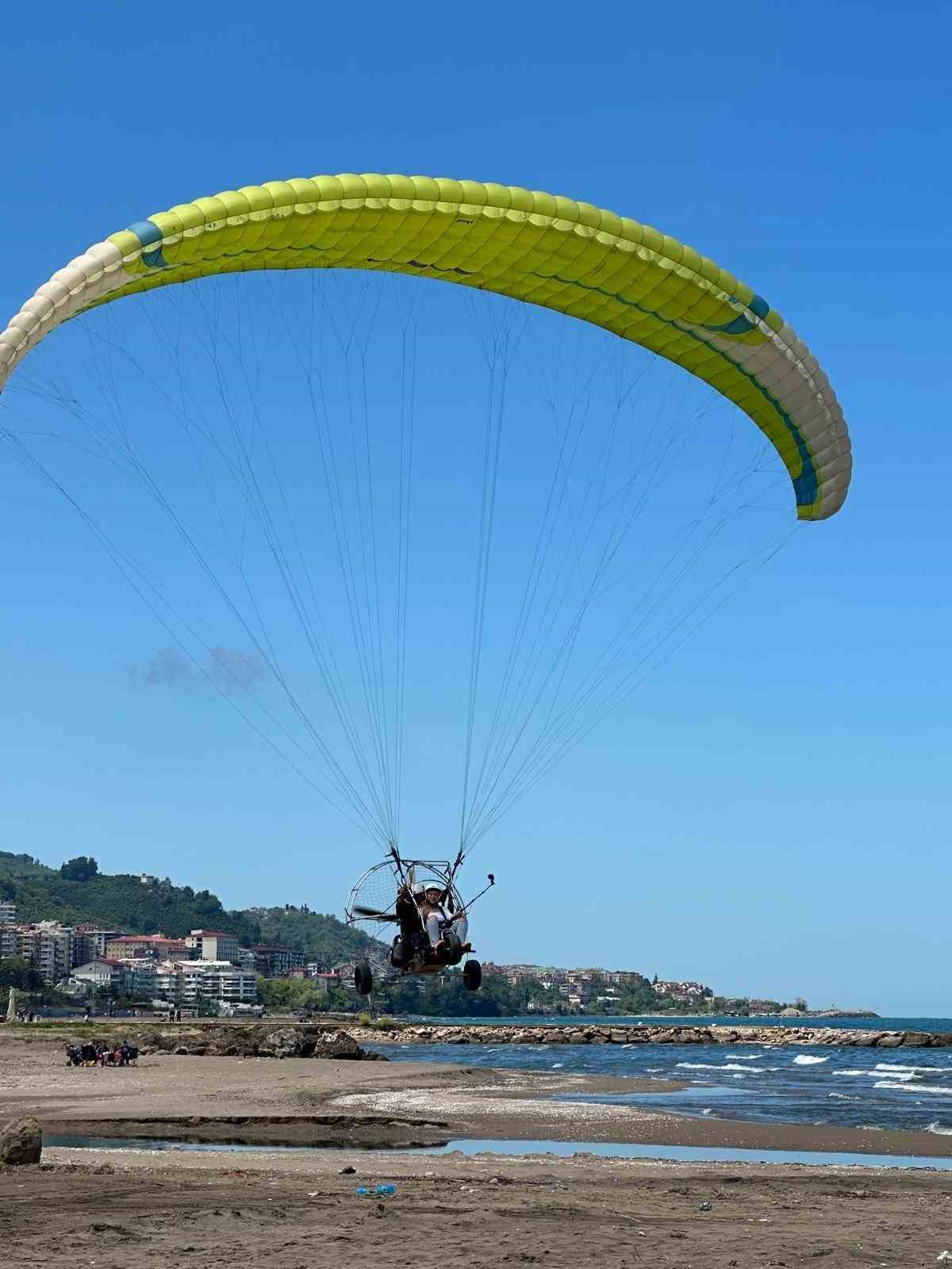 Giresun’da 19 Mayıs gösterisinde paramotor kazası: 1 yaralı