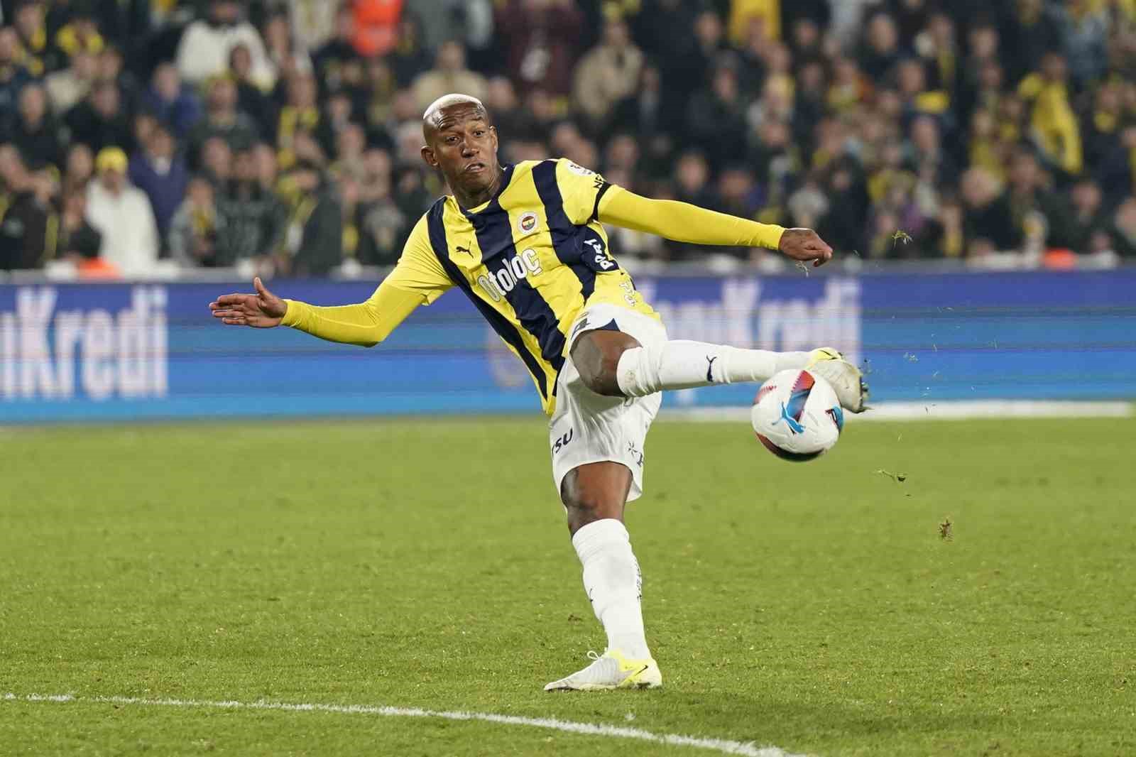 Fenerbahçe’de hedef derbiyi kazanarak yarışı sürdürmek