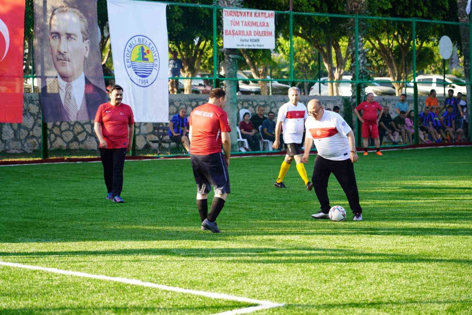 Erdemli’de kurumlar arası ’Futbol Turnuvası’ başladı