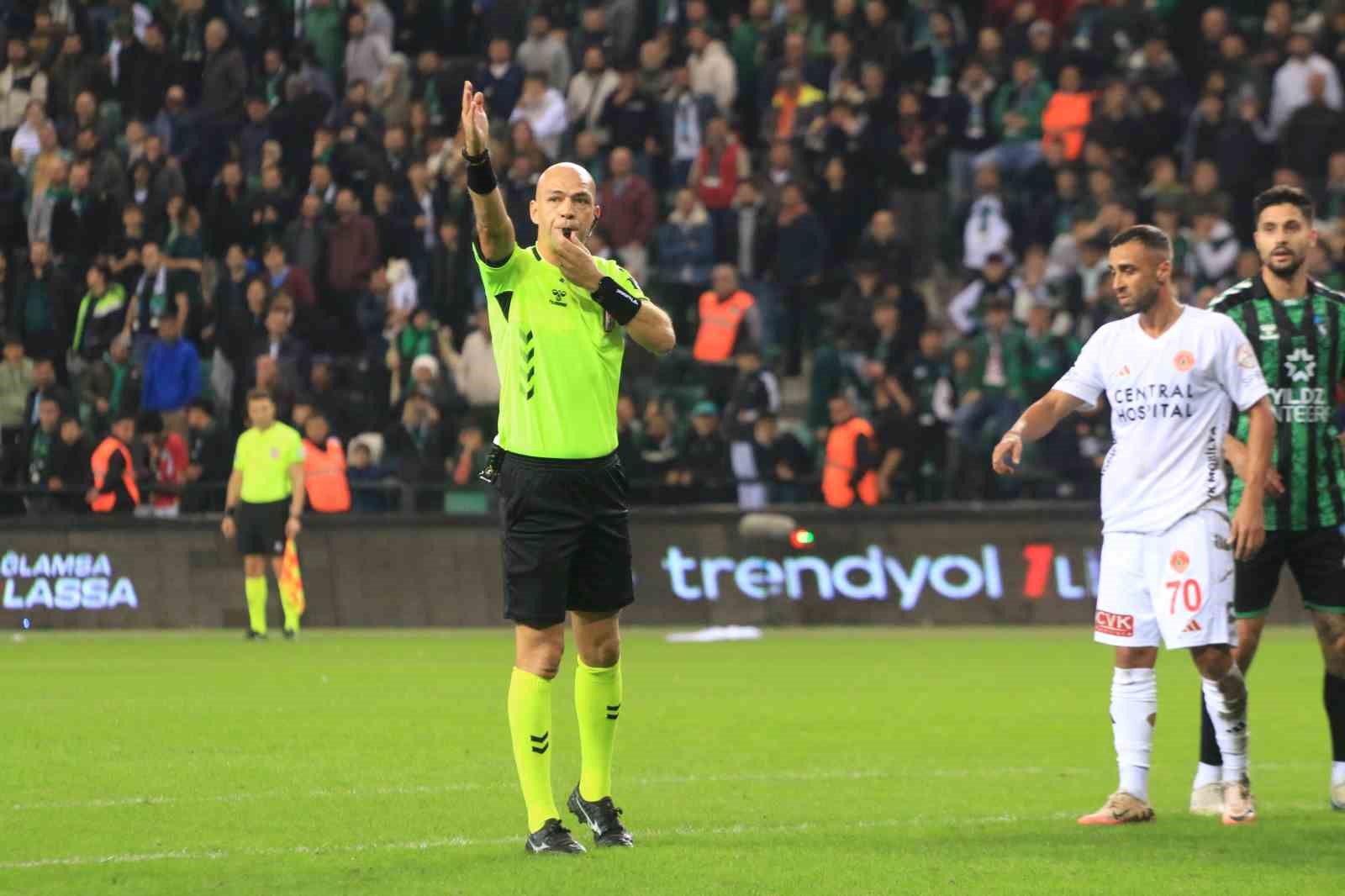 Kocaelispor en çok kartı Sakaryaspor maçında gördü
