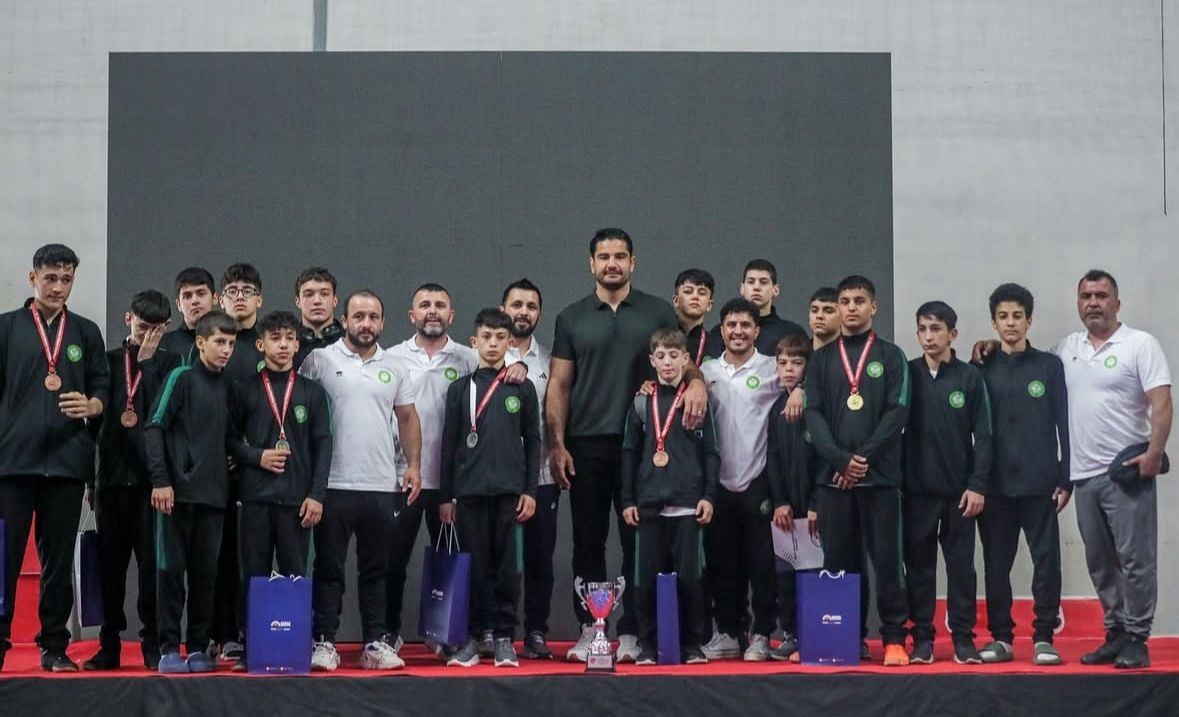 Manisalı güreşçilerden U15 Türkiye Şampiyonası’nda 7 madalya