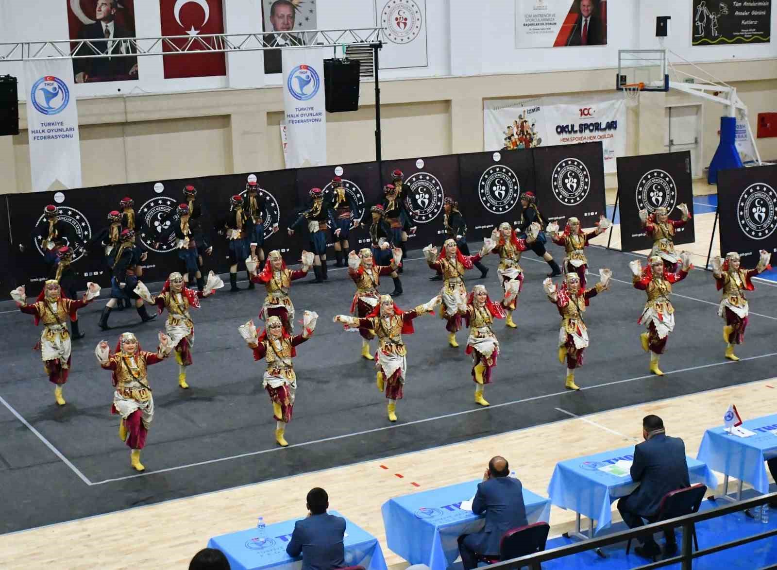 Yunusemre Belediyespor halk oyunlarında Ege Bölge Şampiyonu oldu