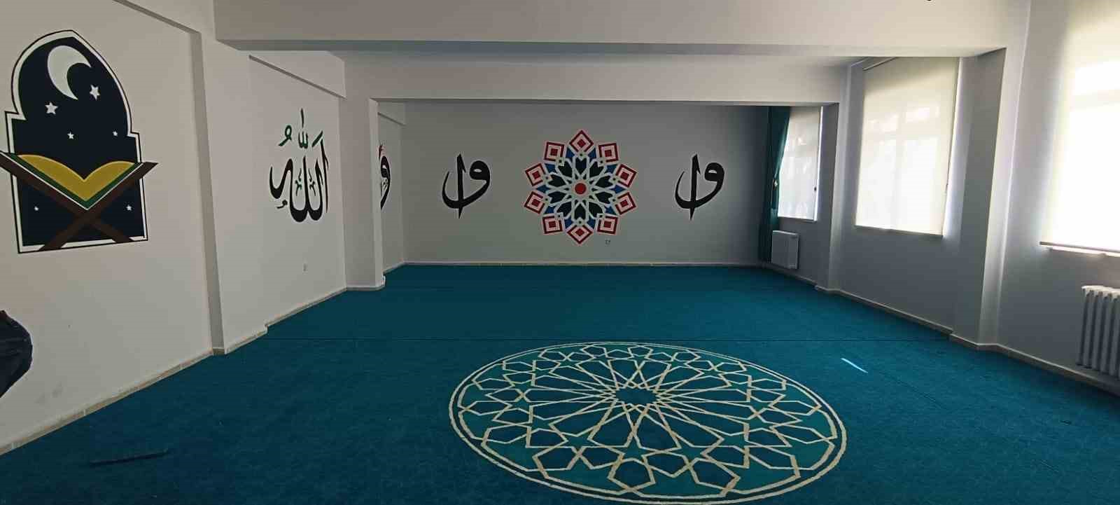 Öğrencilerden duvarlara anlamlı dokunuş