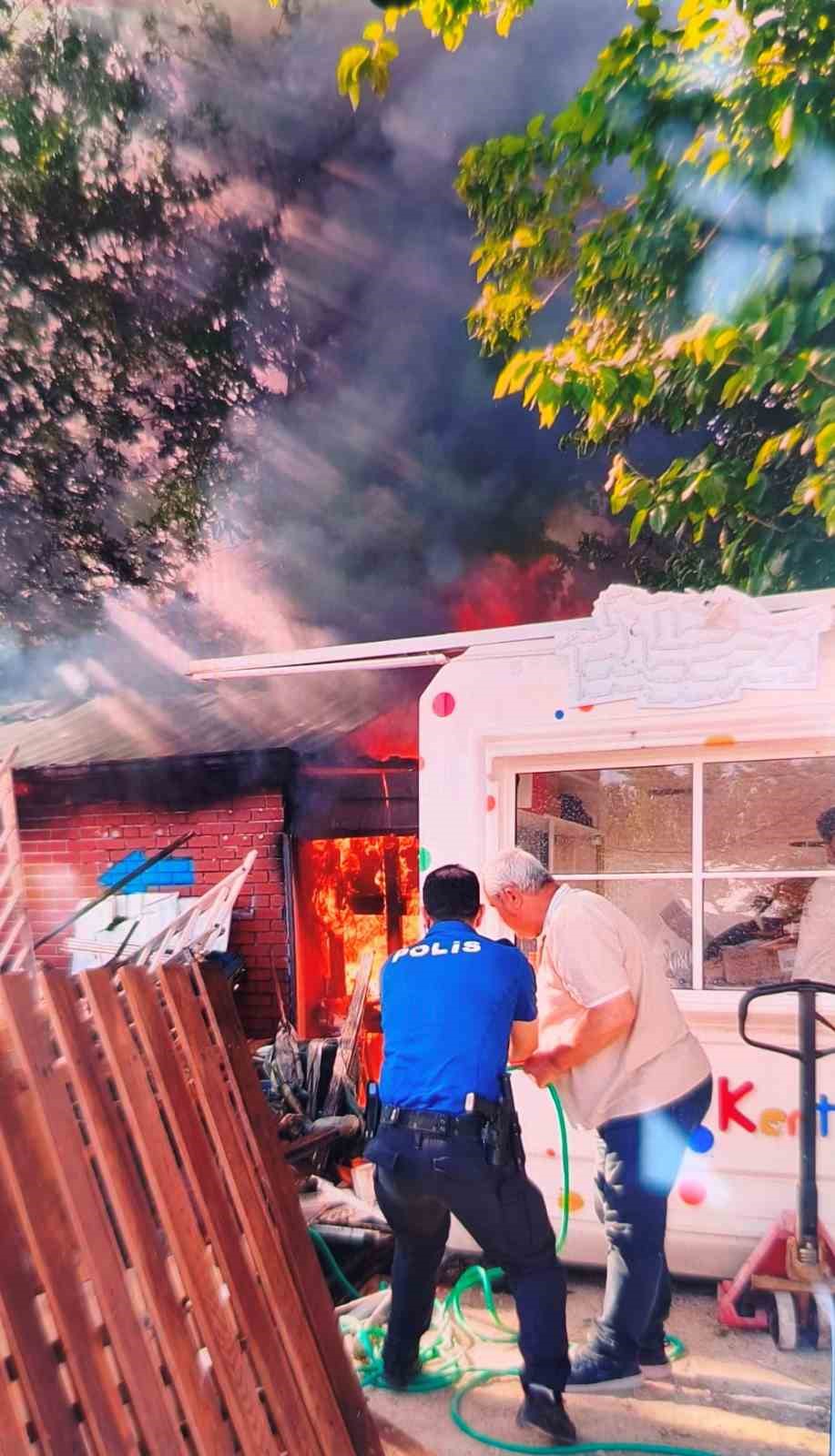 Antalya’da depo yangını