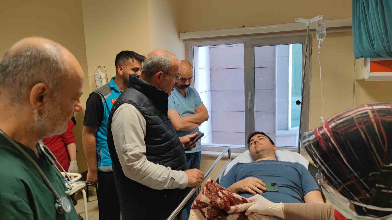 Vali Toraman otobüs kazasında yaralananları ziyaret etti