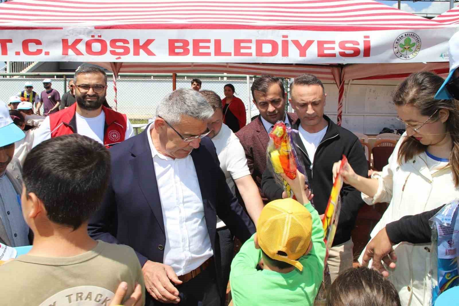 Köşk’teki uçurtma şenliğinde çocuklar doyasıya eğlendi
