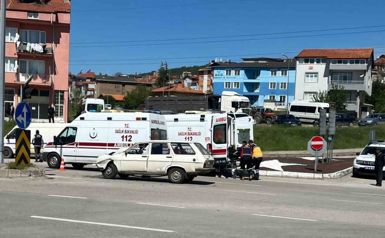 Domaniç’te trafik kazası: 5 yaralı