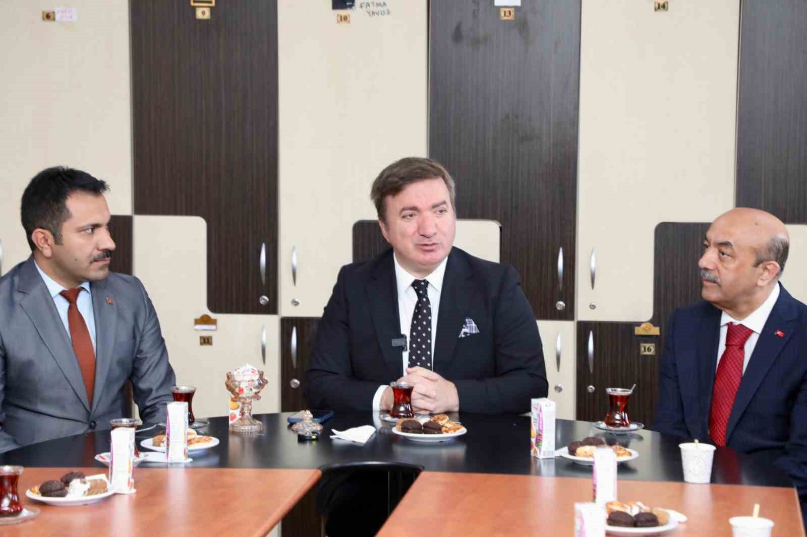 Vali Aydoğdu Gül-Celal Toraman Mesleki ve Teknik Anadolu Lisesi öğretmenleriyle bir araya geldi