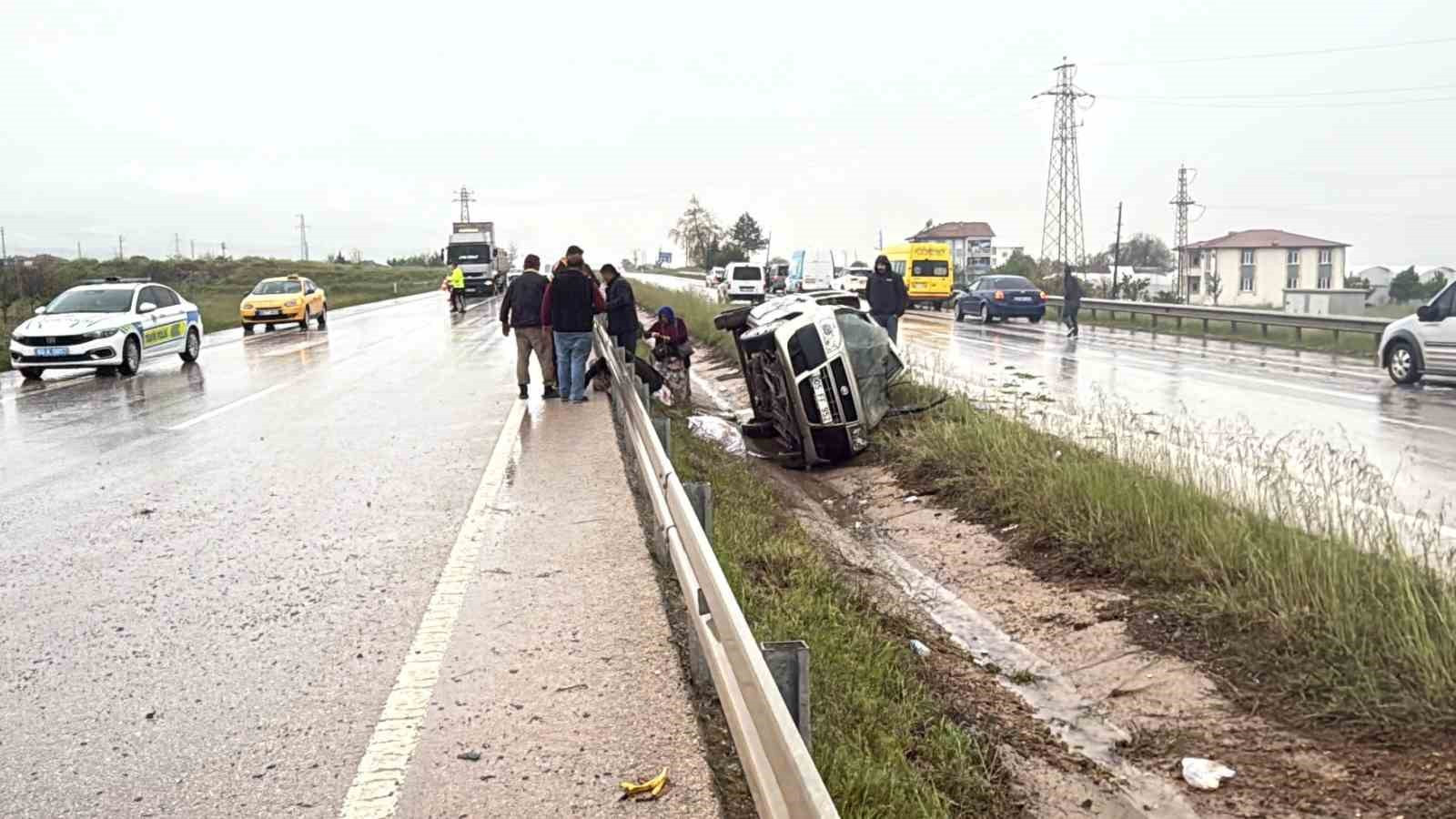 Tokat’ta iki otomobil çarpıştı: 5 kişi yaralandı