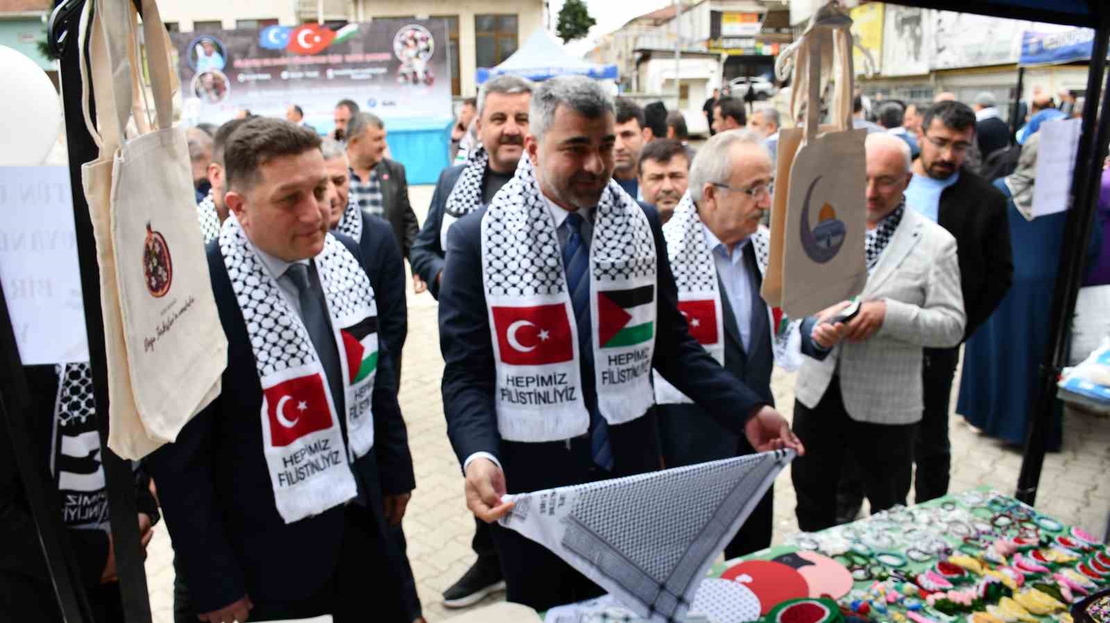 Vezirköprü’de Filistin ve Doğru Türkistan için hayır çarşısı