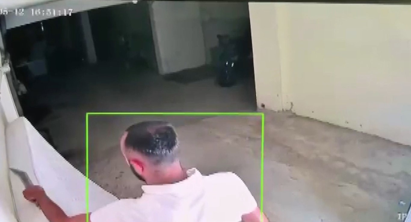 Palalı saldırgan kamerada: Çöp yüzünden 3 kişi hastanelik oldu