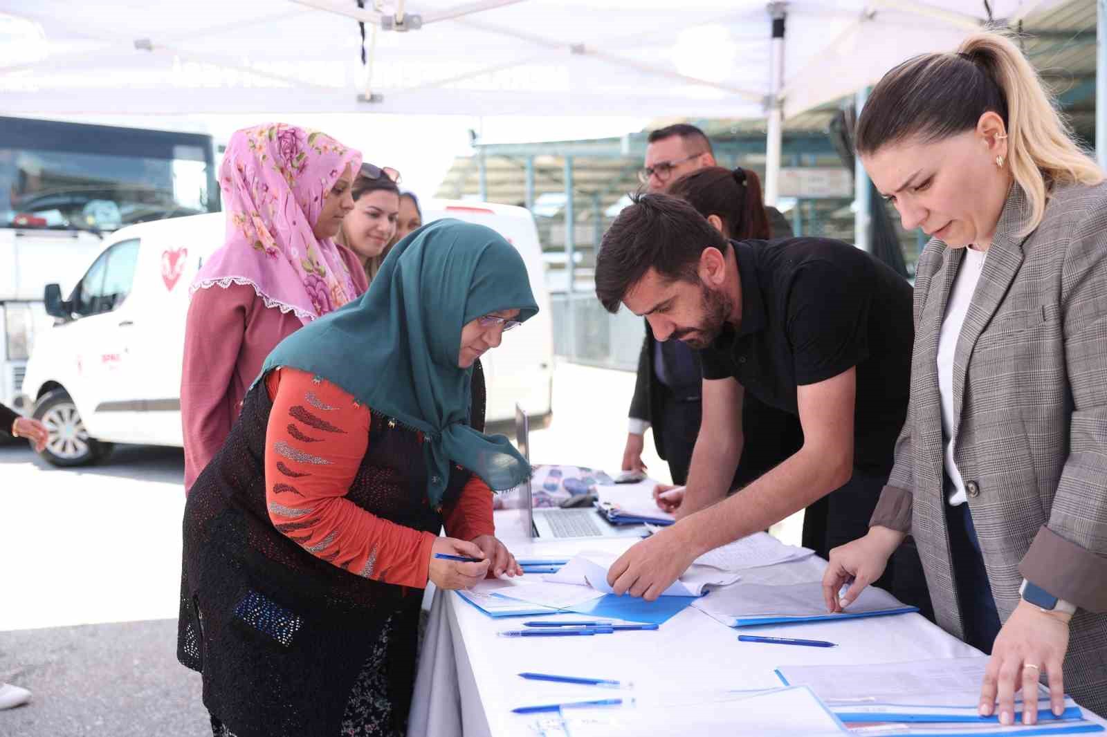 Merkezefendi’de kadın üreticilere küçükbaş hayvan ve yem desteği sağlandı