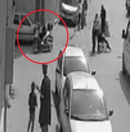 Karşıya geçen kadına çarptı, yaralıyı olay yerinde bırakıp kaçtı