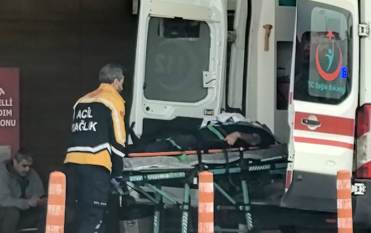 Tabela takarken düşen din görevlisi yaralandı