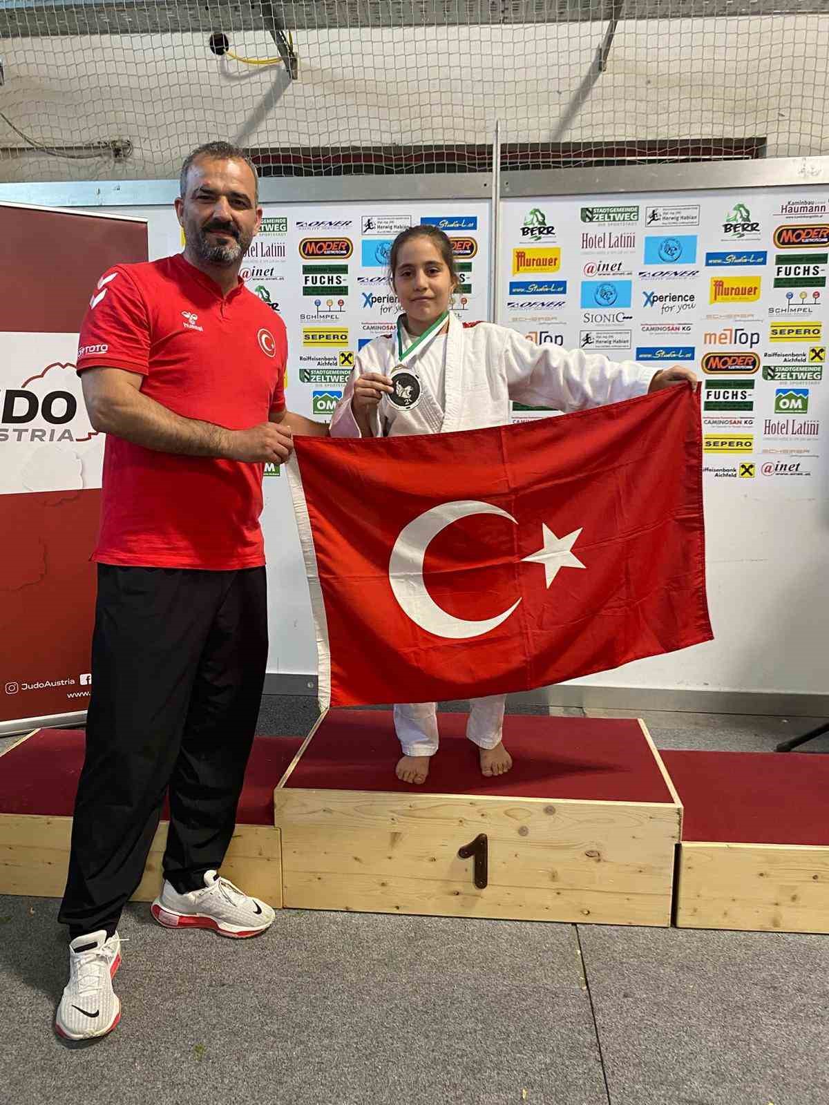 Yunusemreli judoculardan Avusturya’da büyük başarı