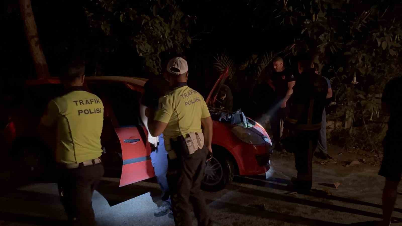 Park halindeki otomobilde çıkan yangın itfaiye ekiplerince söndürüldü