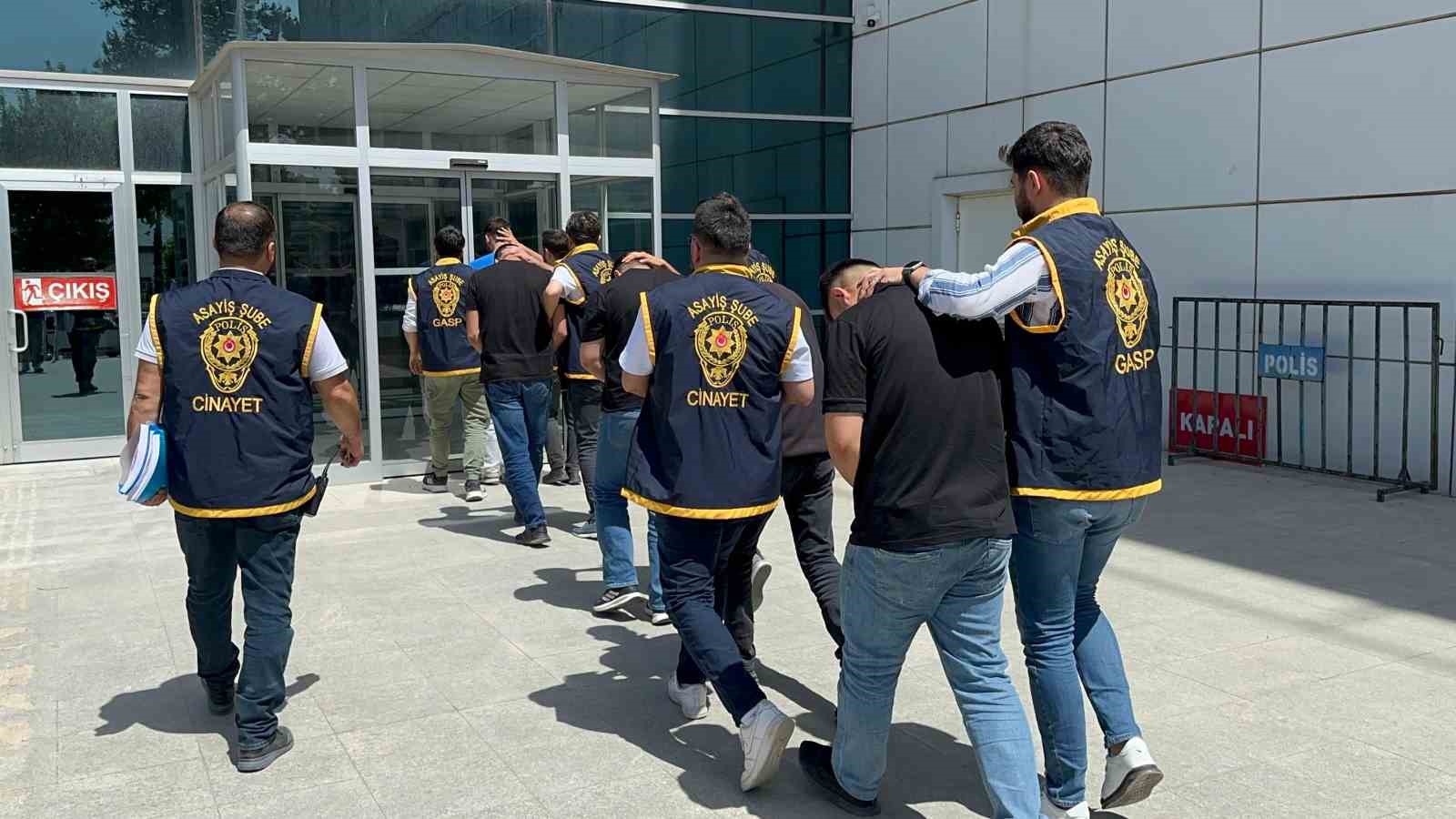 İki kişinin yaralandığı silahlı kavgada 5 kişi gözaltına alındı