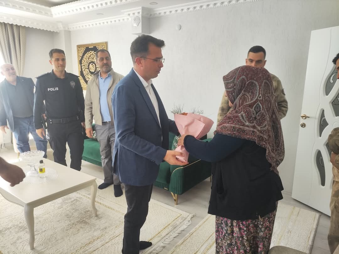 Tutak’ta Anneler gününde anlamlı ziyaret