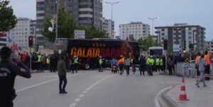 Galatasaray ve Trabzonspor kafileleri Gaziantep Stadyumu’nda