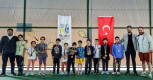 Karacabey Belediyesi Spor Tesisleri’nde minik raketler sahne aldı