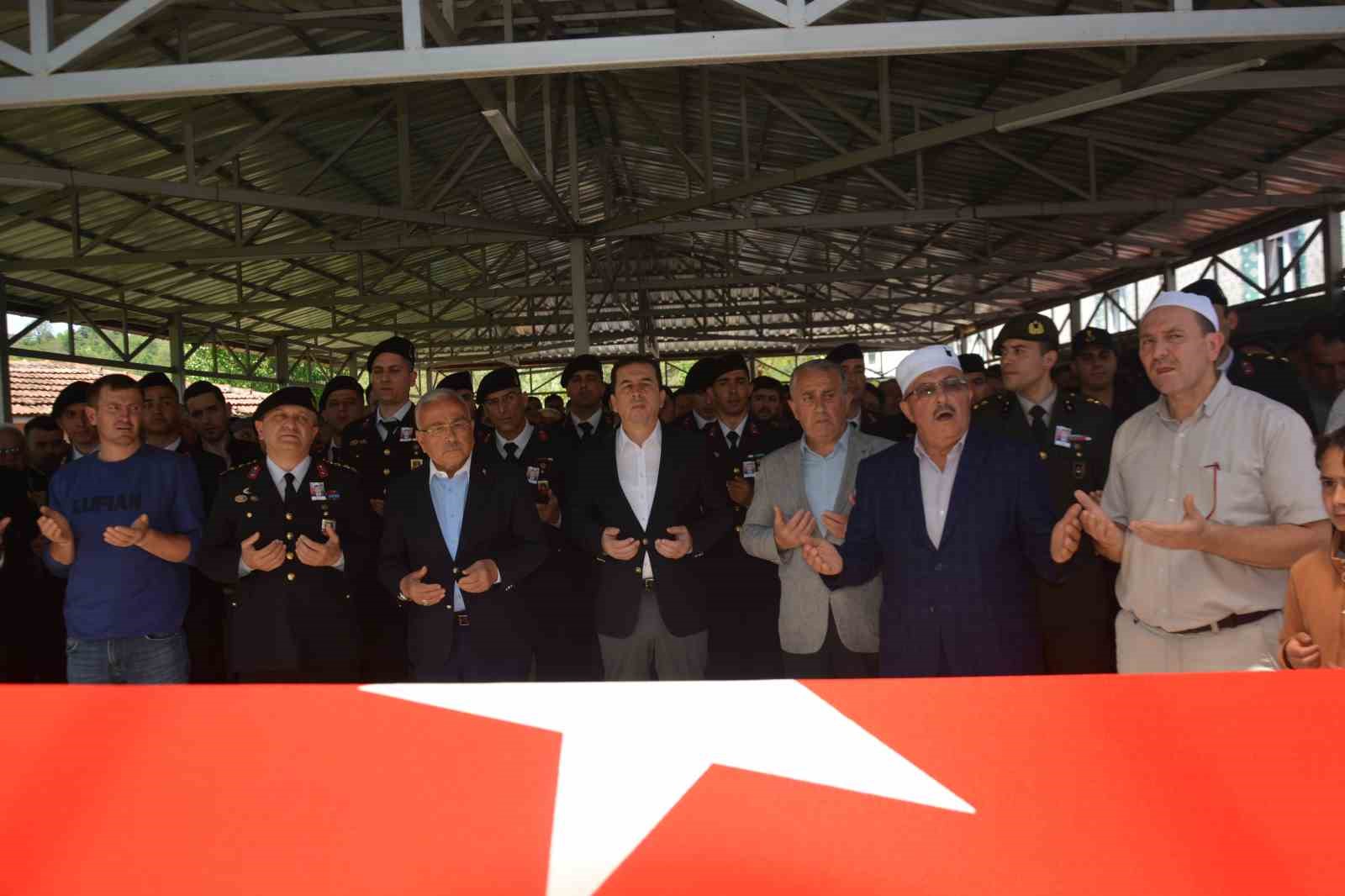 Irmakta boğulan Astsubay Hakan Fidan, son yolculuğuna uğurlandı
