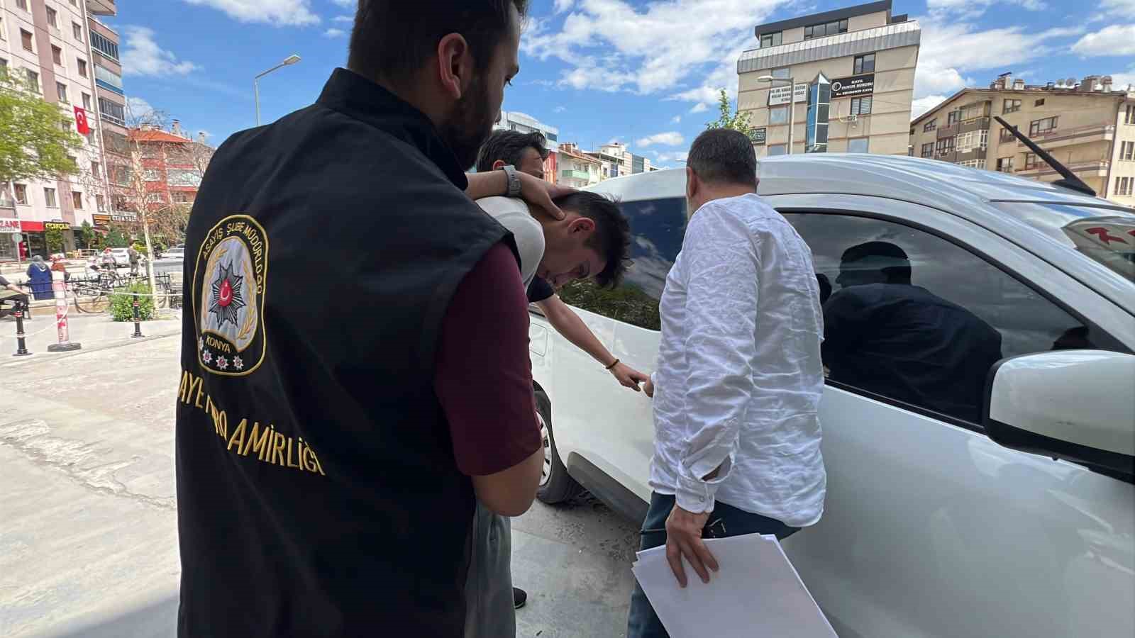 Tartıştığı kişiyi kafasından taşla yaraladı