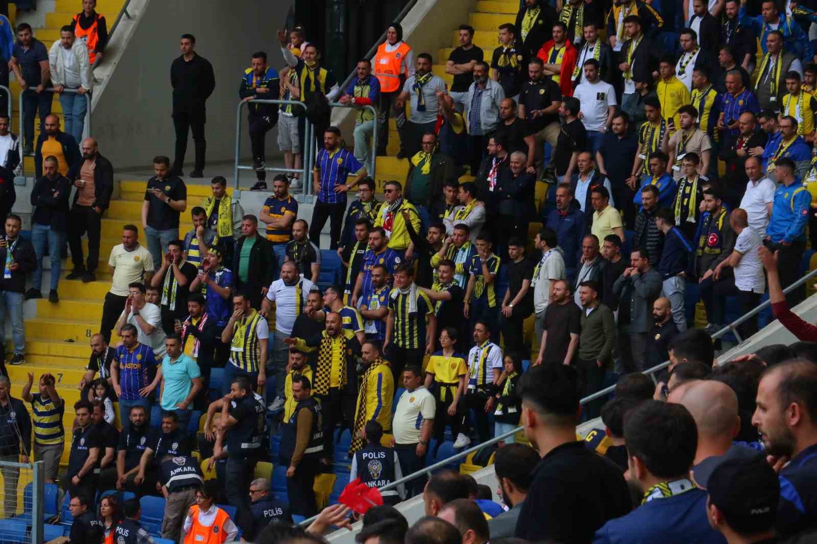MKE Ankaragücü - Amed Sportif Faaliyetler maçı olaylı başladı