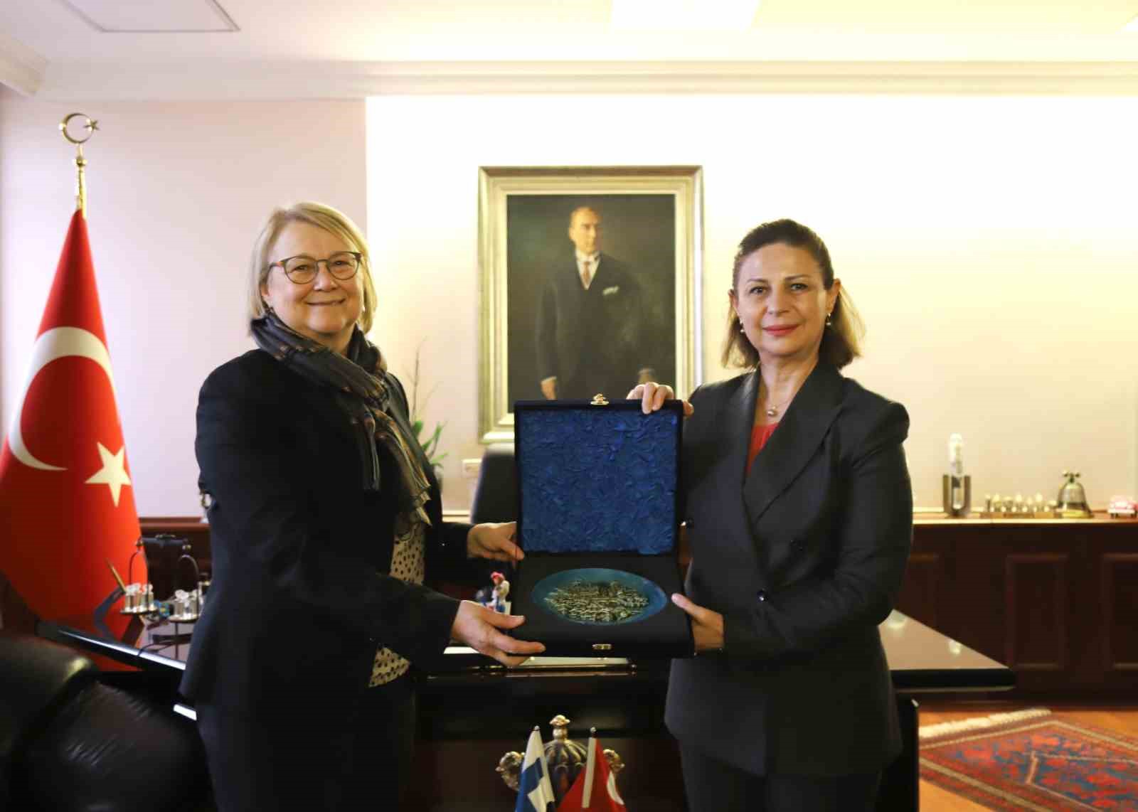 Finlandiya Büyükelçisinden Ayşe Ünlüce’ye ziyaret