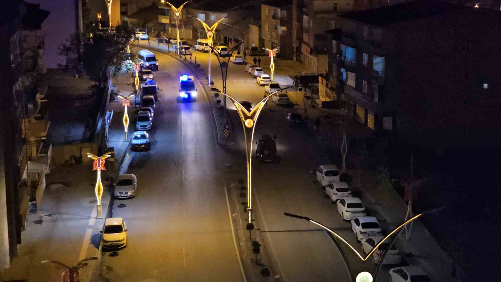 Hakkari’de iki araç kafa kafaya çarpıştı: 8 yaralı