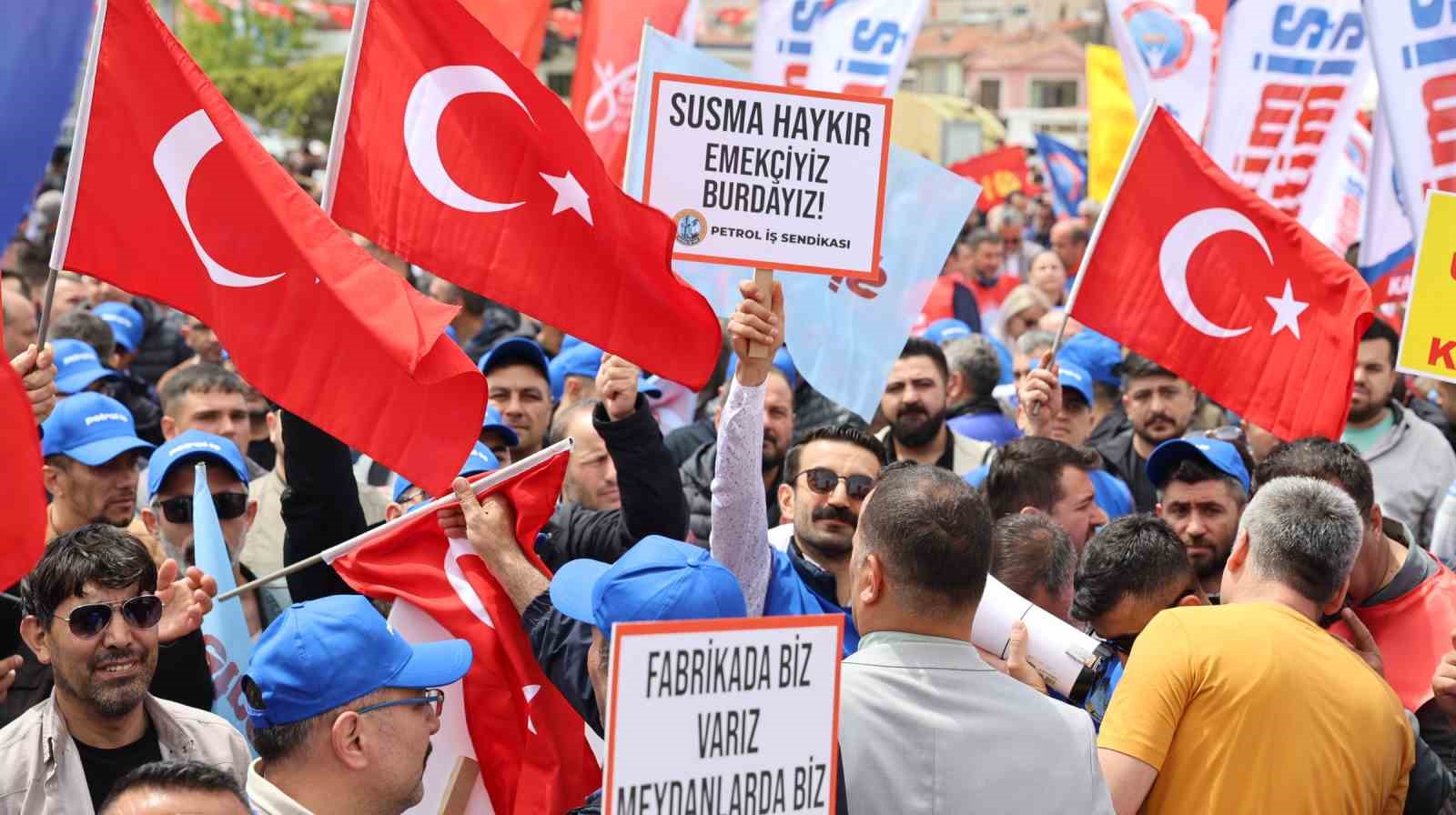 İşten çıkarmaların gölgesinde işçi sendikası yürüyüş yaptı