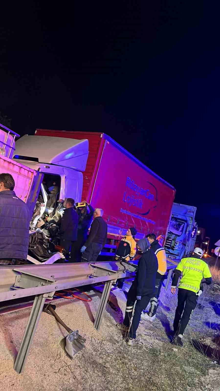 Kızılcahamam’da zincirleme trafik kazası: 2 kişi yaralandı