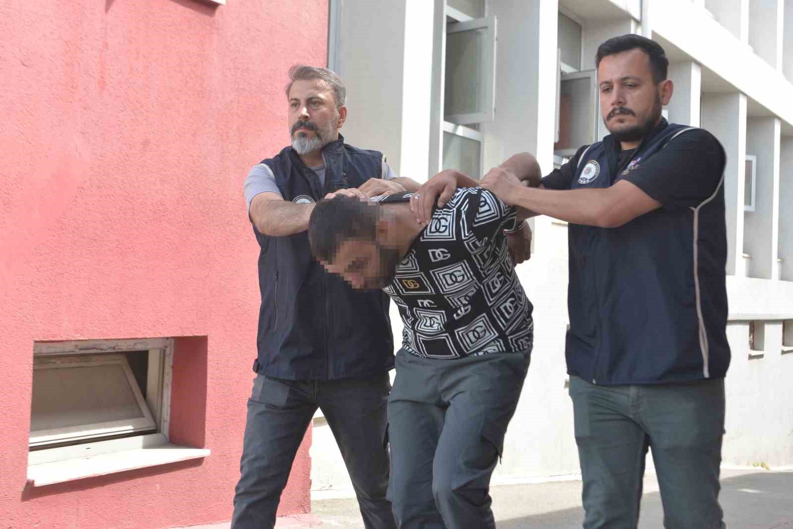 Adana’da DEAŞ’ın uyuyan hücresindeki 5 şüpheli tutuklandı, 1’i sınır dışı edildi