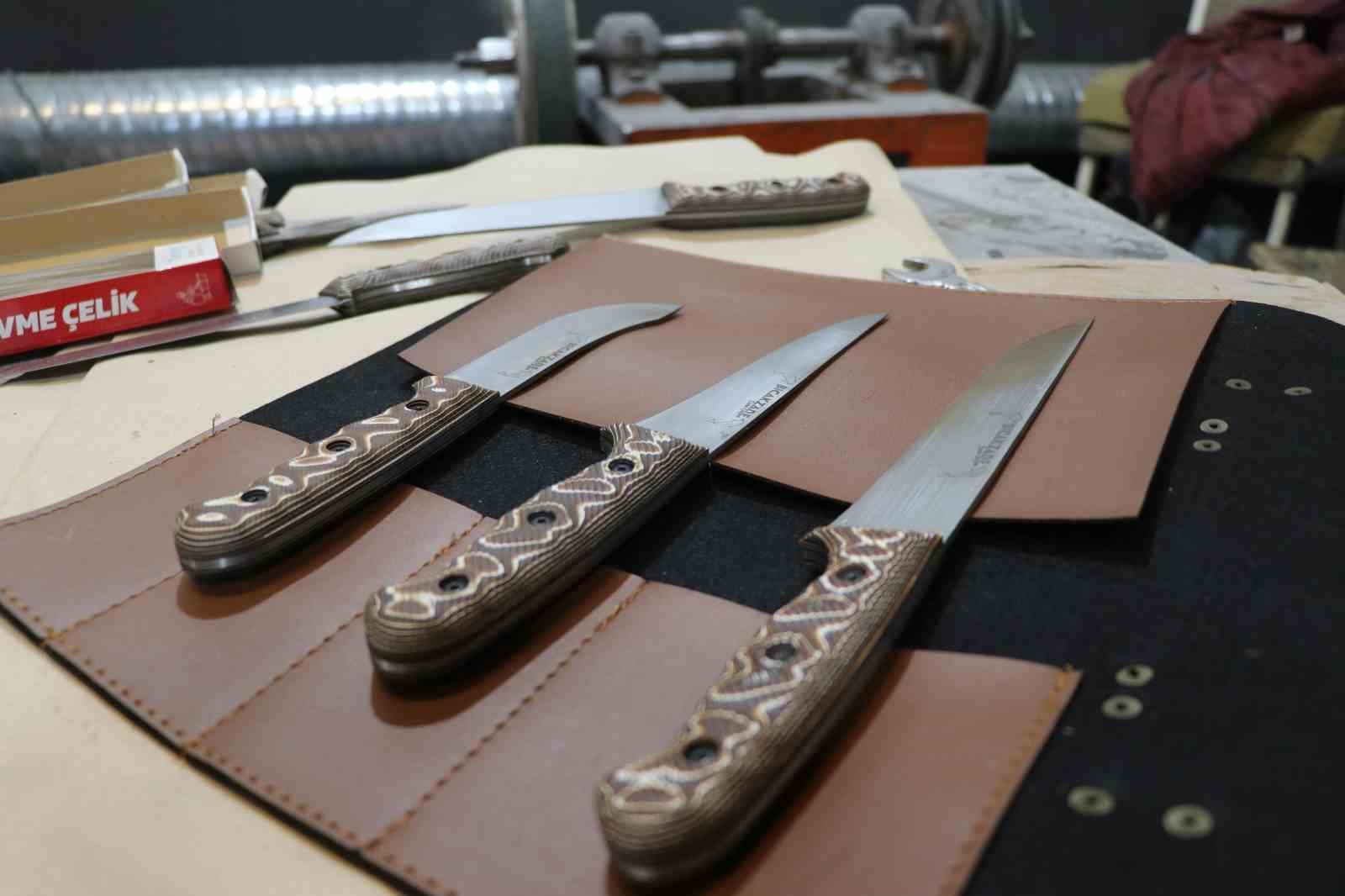 Sivas’ta bıçakçılar Kurban Bayramı için kolları sıvadı