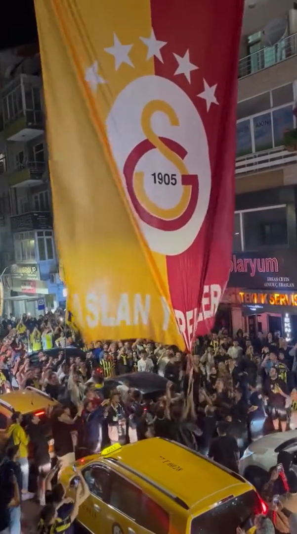 Yalova’da Galatasaray bayraklarına saldıran 3 Fenerbahçe taraftarına gözaltı
