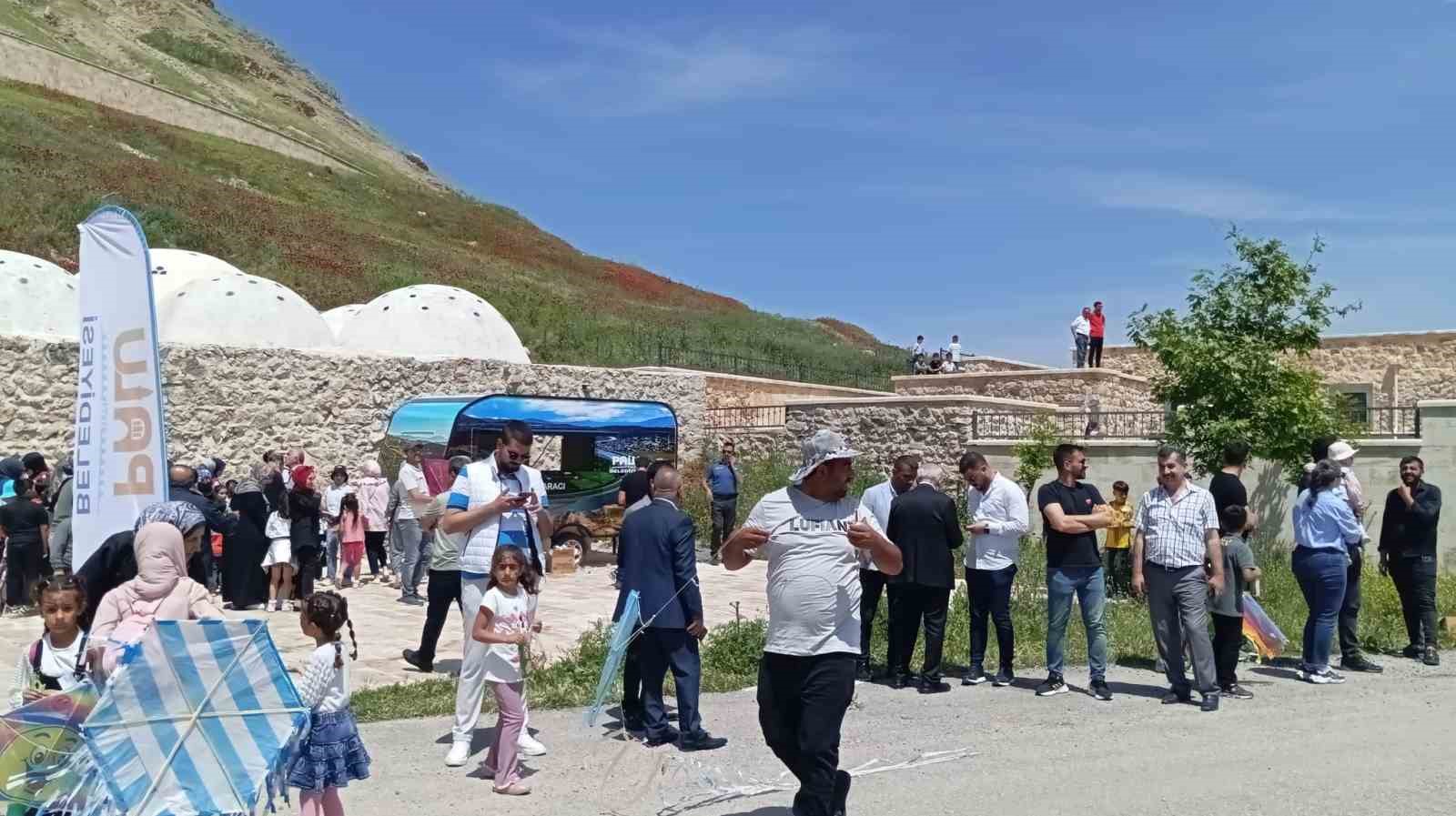 Vefat eden oğlu anısına uçurtma şenliği düzenledi