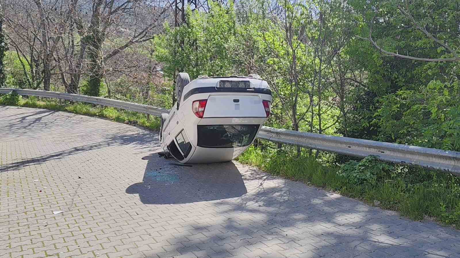 Ters dönen otomobilden yara almadan kurtuldu