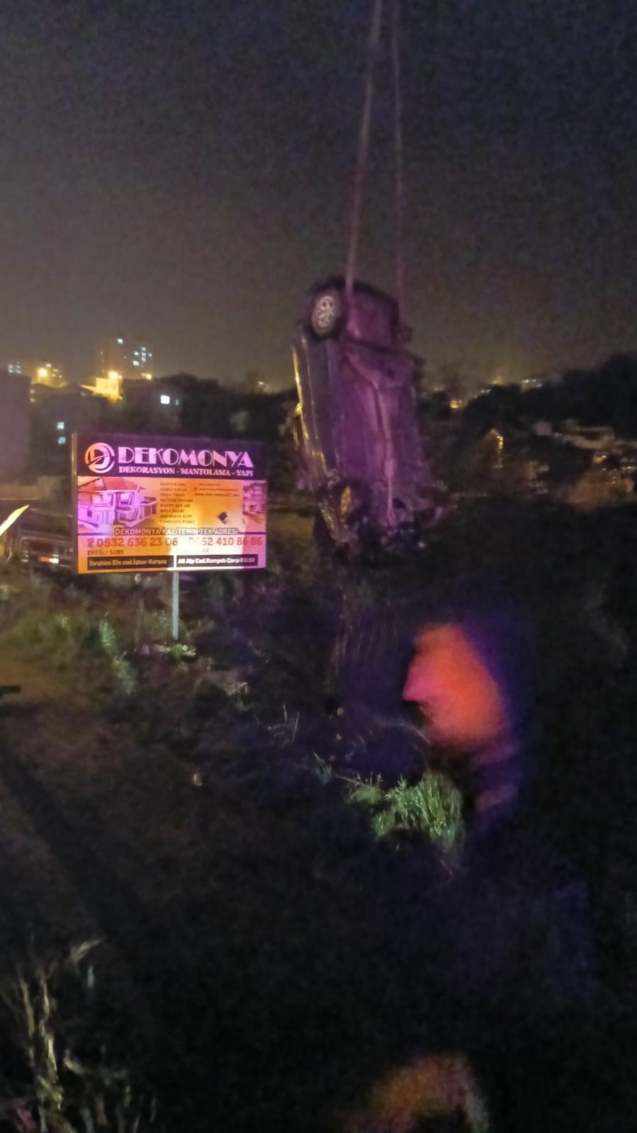 Zonguldak’ta otomobil dereye devrildi: 4 yaralı