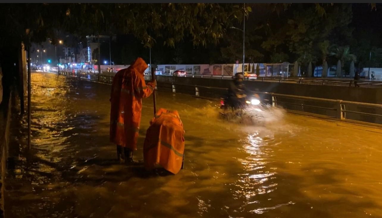 Osmaniye’de sağanak yağmur hayatı olumsuz etkiledi