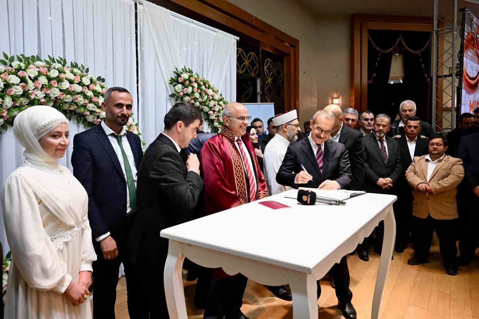 1,5 milyon çift evlenmeyi bekliyor