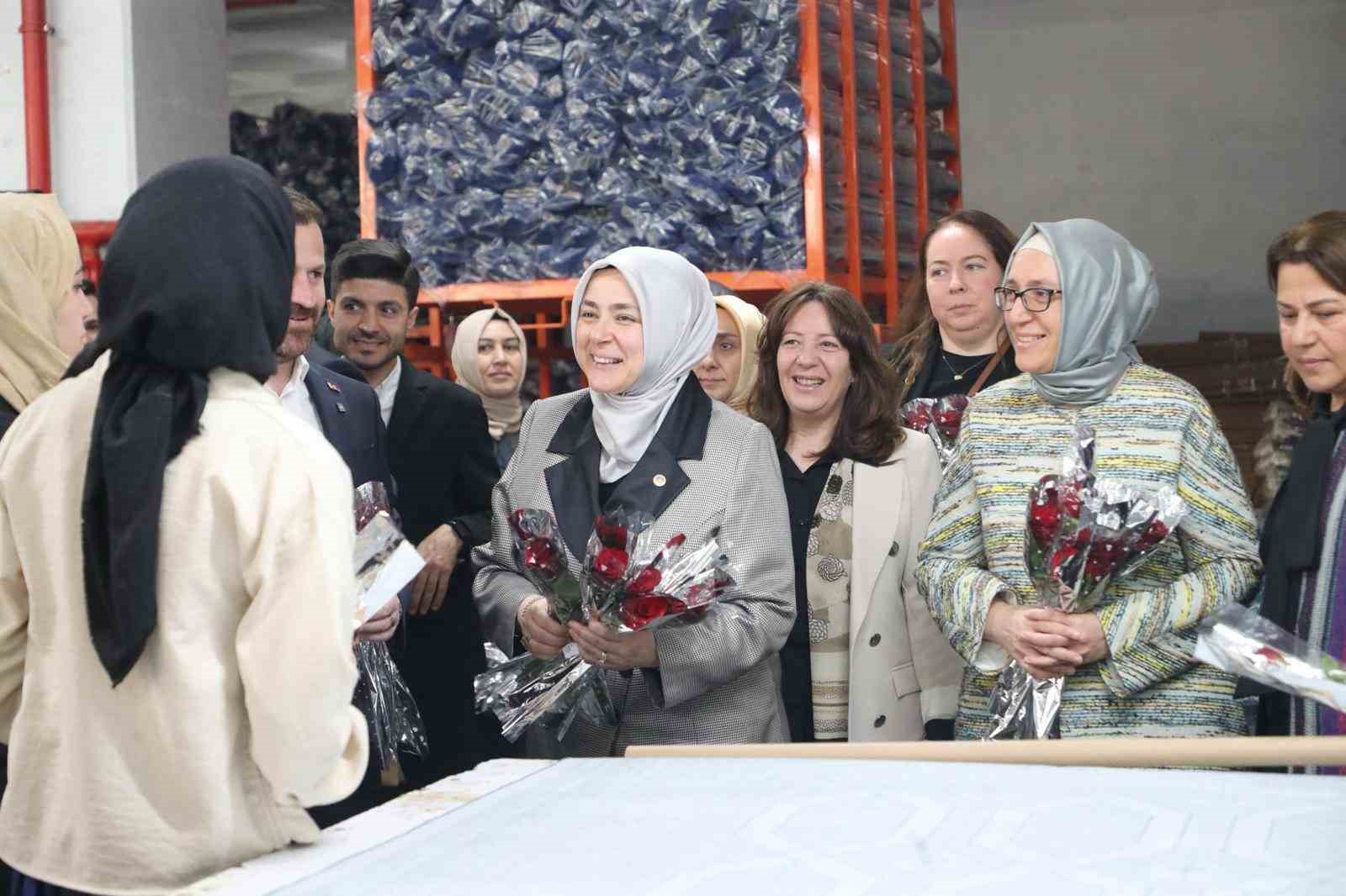 AK Parti Genel Merkez Kadın Kolları Başkanı Ercan, tekstil fabrikasında kadın işçilerle bir araya geldi
