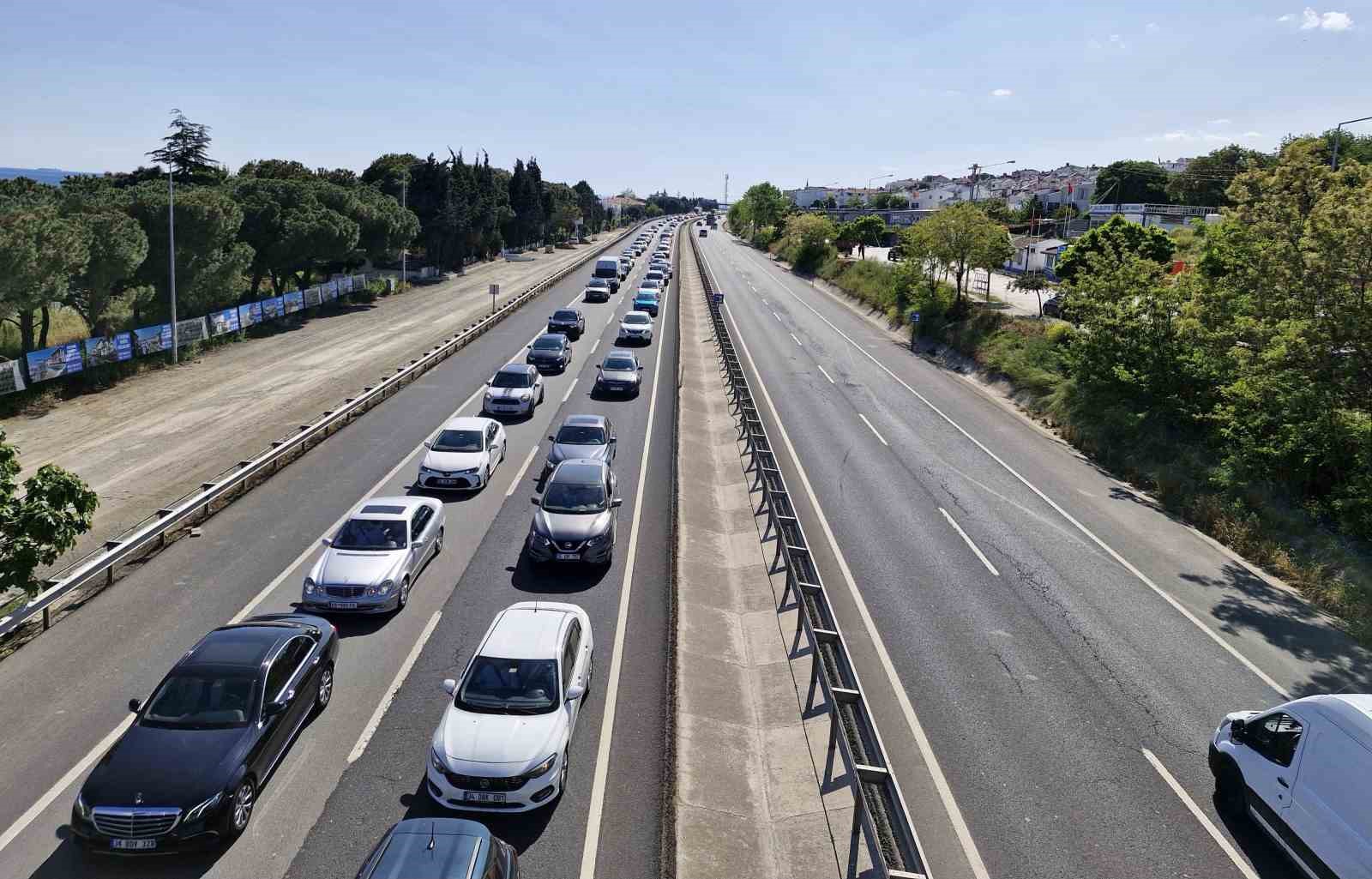 Tekirdağ-İstanbul yolunda tatil dönüşü yoğunluğu
