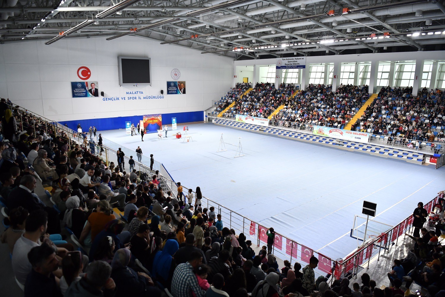 Cambaz Mithat ‘Yetenek Sirkiniz’ gösterisi renkli ve heyecanlı anlara sahne oldu
