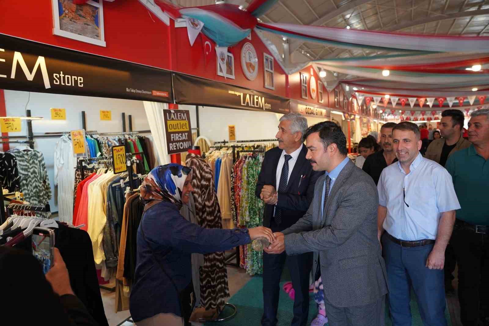 Kahta Belediyesi Giyim Fuarı’nı hizmete açtı